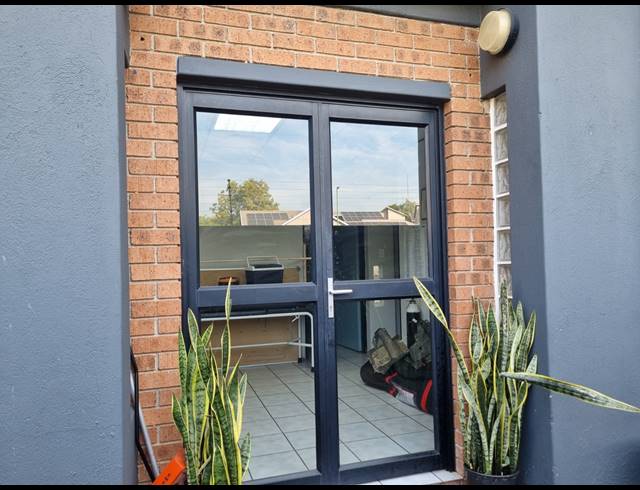 110M² OFFICE TO LET IN SONHEUWEL